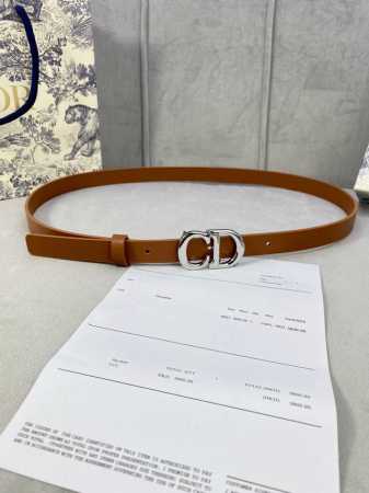 宽度2.0Cm Dior 迪奧 爆款平面無線帶身 Saddle进口小牛皮带身 金属“Cd”标志 採用進口雙面頭層牛皮 - 点击图像关闭