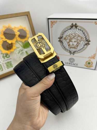 品名：Versace.范思哲 自动带 材质：原单牛皮腰带 百分百头层牛皮腰带保证真皮，24K纯钢扣，专柜原单品质、做工精细，时尚大牌，送人自用首选 包装： 请认