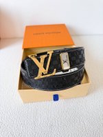 品名 Lv..路易..威登腰带皮带原单 型号 挂扣 经典纯钢材质挂扣 头层牛皮 图片实物拍摄 材料 头层牛皮 挂扣系列 纯钢材质扣头 钯镀电镀工艺永不掉色 经典