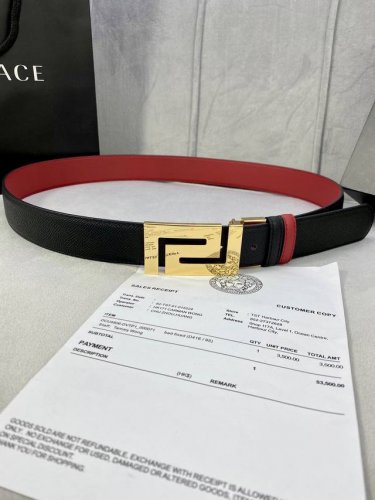 宽度3.5Cmversace 范思哲 此款柔软的手掌纹皮带饰有一个几何形状的希腊回纹别扣 既时尚又优雅