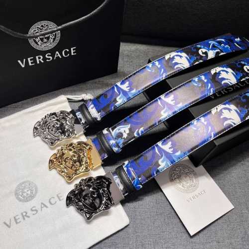 特 P190 范思哲 宽4.0㎝ Versace 新款 同时大胆而灵活，这款柔软的皮带丰富了陈述，立体美杜莎扣。可逆设计拥有一个单色和一个印刷面-具有新的 Ba