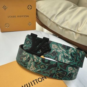 L0Uis Vuitt0N 專櫃最新升級版本 寬度40毫米 全新訂製帆布搭配最新進口原廠皮底 配置新型字母搭扣 經典百搭款！ DDD