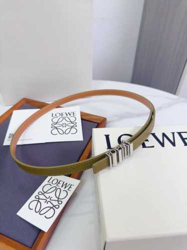 特 Loewe 罗意威专柜最新同款腰带 选用光滑牛皮革窄款腰带 配有Anagram Pebble针扣 卓越的工艺 个性的造型 精美的材质 宽 15Mm