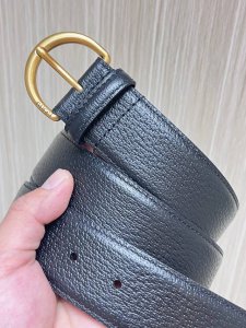 Gucci 当季新款 双面进口原版皮 一面猪皮纹 一面平纹 搭配精品 经典扣 时尚 美观大方 管网同步