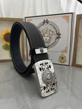品名：Versace.范思哲 材质：原单牛皮腰带 百分百头层牛皮腰带保证真皮，24K纯钢扣，专柜原单品质、做工精细，时尚大牌，送人自用首选 包装： 请认准如图专 - 点击图像关闭