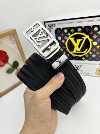 品名：Lv..路易..威登自动带 材质：原单牛皮腰带 百分百头层牛皮腰带保证真皮，24K纯钢扣，专柜原单品质、做工精细，时尚大牌，送人自用首选 包装： 请认准如 - 点击图像关闭