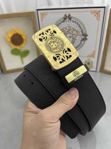 品名：Versace.范思哲 材质：原单牛皮腰带 百分百头层牛皮腰带保证真皮，24K纯钢扣，专柜原单品质、做工精细，时尚大牌，送人自用首选 包装： 请认准如图专