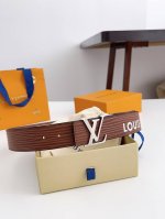 特P180 Lv.路易威登 全套包装 原版品质 代工厂货品 40Mm宽度 正品一体铸造五金钢扣，原厂皮料 双面原厂定制面料，区别市场货