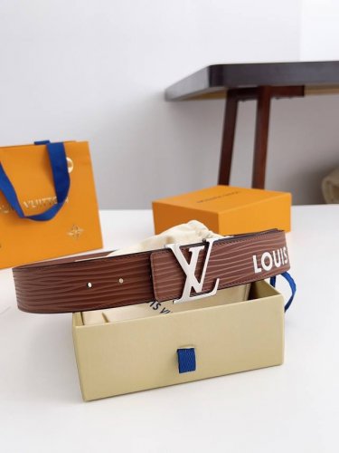 特P180 Lv.路易威登 全套包装 原版品质 代工厂货品 40Mm宽度 正品一体铸造五金钢扣，原厂皮料 双面原厂定制面料，区别市场货