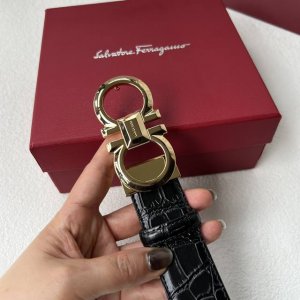特 菲拉 意大利双面进口牛皮，搭配精品铜扣，自行选择搭配，时尚经典长短可自行裁剪