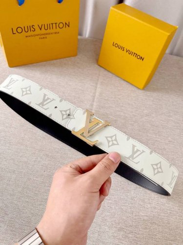 特 Lv：原单腰带，进口胎牛皮头层丝绸5D彩印老花面，结合小牛皮头层平纹底。搭配字母精品刻花钢扣，4.0Cm支持Nfc