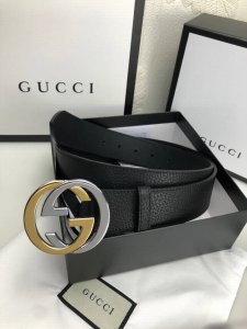 配送专柜全套礼盒包装。 3.8Cm，双面顶级小牛皮-猪皮纹面，手感柔软舒适，皮质耐磨耐拉，搭配纯铜双层 双色五金，款式高端非常简洁大气，而且百搭时尚