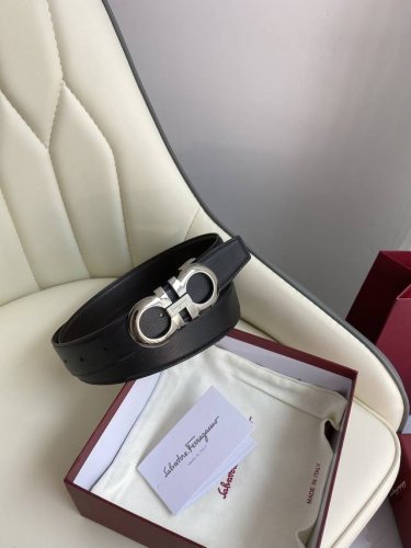 特 菲拉格慕双面原厂进口头层牛皮，双面使用，真空电镀铜扣，做工精致专柜品质！时尚休闲百搭火爆热销中！配专柜全套包装，宽度3.5Cm。