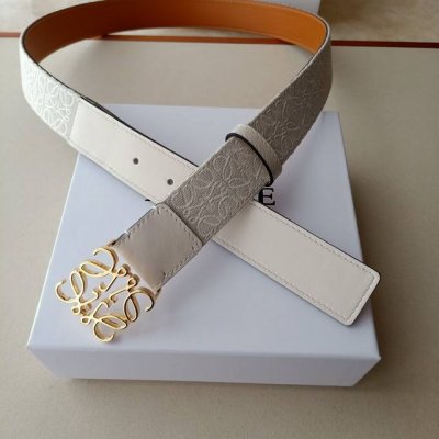 品牌:罗意威 价格特 尺寸:带宽32Mm 正品尺寸 五金材质:专柜精品扣，真空电镀，工艺精细 带身材质:天然头层牛皮，质感十足，手感柔软。时尚个性，经典百搭！可