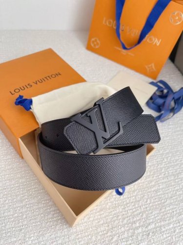 特 Lv.路易威登 全套包装 原版品质 代工厂p货品 40Mm宽度 正品一体铸造五金钢扣，原厂皮料 双面原厂定制面料，区别市场货