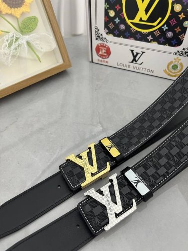 品名 Lv..路易..威登原单 材质 原单牛皮腰带 百分百头层牛皮腰带保证真皮 24K纯钢扣 专柜原单品质 做工精细 时尚大牌 送人自用首选 包装 请认准如图专