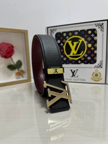 品名：Lv..路易..威登 材质：原单牛皮腰带 百分百头层牛皮腰带保证真皮，24K纯钢扣，专柜原单品质、做工精细，时尚大牌，送人自用首选 包装：