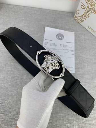 特P200 宽度4.0Cm V E R S A C E （范思哲）这款柔软头层皮饰带搭配一枚椭圆形美杜莎带扣。腰带饰有一枚金属圈环，宛如点睛之笔，本季标志性的V - 点击图像关闭