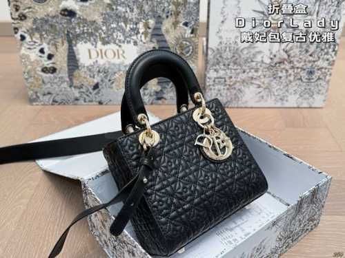 折叠盒 迪奥 Diorlady戴妃包 复古优雅 永远的经典 正式休闲皆可 日常通勤无压力 尺寸 20 17