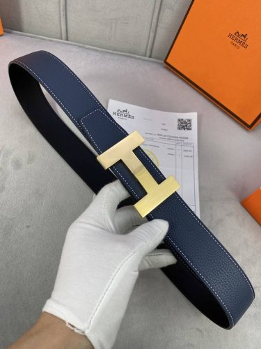 专柜同步 Hermes 爱马仕，专柜同款，3.8Cm宽，带身采用进口头层Togo牛皮，Boxer牛皮衬里，配经典平角高光工艺配件，可双面使用，顶级做工无可挑剔