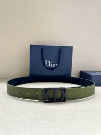 特 宽度3.5Cm Dior 这款腰带扣是春、秋季新品，采用金属覆层纯不锈钢打造镂空金属饰牌，中间突显 Cd Icon 标志。可与各式 35 毫米腰带搭配，提升 - 点击图像关闭