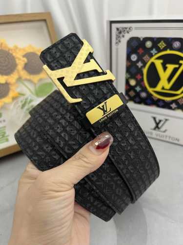 品名：Lv..路易..威登原单 材质：原单牛皮腰带 百分百头层牛皮腰带保证真皮，24K纯钢扣，专柜原单品质、做工精细，时尚大牌，送人自用首选 包装： 请认准如图