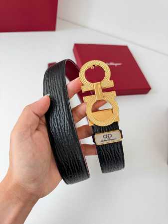 品名：菲拉格慕.Ferrgamo腰带 皮带 原单 型号：挂扣，纯铜材质经典挂扣，实物拍摄，头层牛皮 材料：百分百头层牛皮，保证真皮。纯铜材质，真空电镀永不掉色， - 点击图像关闭