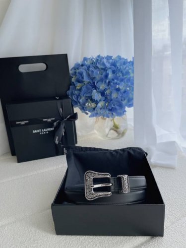 Saint Laurent Ysl 圣罗兰女士腰带皮带 进口小牛皮，每针每线都非常紧致，时尚潮流 百搭高雅 尺寸:2.0Cm 顶级
