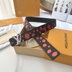 原版包裝1.0 L0Uis Vuitt0N 專櫃最新升級版本 寬度40Mm 原廠荔枝紋面絲印圖案效果 進口柔軟小牛皮底 搭配余腰帶相呼應字母V鑽搭扣 百搭易襯！