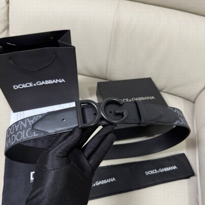 Dg，宽4.0Cm Dolce&Gabbana 全新小牛皮腰带，满载干练态度。滚轴针扣搭扣尽显巧思