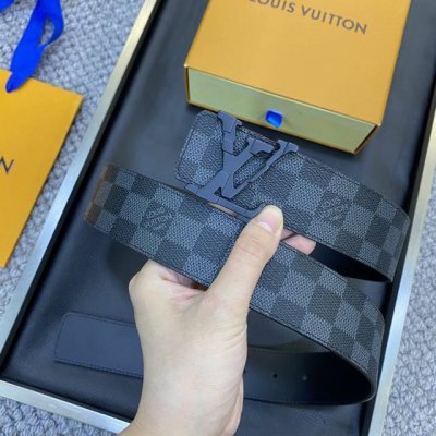 特 驴家Lv早春新品 原单品质 宽度3.8Cm 双面可用 全新摩登时尚的帆布衬托原厂小牛皮底 搭配经典而精致的搭扣设计