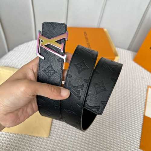 寬度：40Mm Lv Pyrmide Truck L Oeii雙面腰帶 驢家 海外原單代特供 面為進口小牛皮壓飾有標誌性品牌圖案效果工藝 原廠配色柔軟小牛皮底