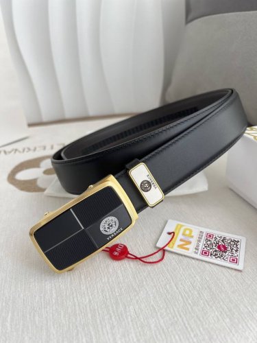 品名：范思哲.Versace.皮带腰带自动皮带 型号：自动带，纯钢材质经典人头自动扣，图片实物拍摄 腰带：百分百头层牛皮，自动带身，保证真皮。2