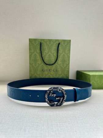 宽度4.0Cm Gucci 这款单品将品牌的过去与未来贯通在一起，以现代风格的全新设计诠释了经典设计元素。Guccio Gucci字母交织图案巧妙融入纹理和材质 - 点击图像关闭