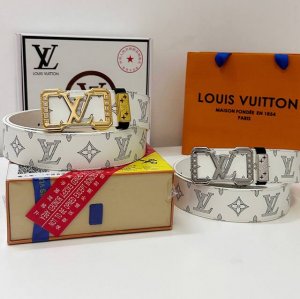 皮带：Lv.路易威登顶级复刻- 腰带：原单品质百分百进口原厂头层牛皮，保证真皮。镶嵌颗颗饱满钻石镶钻工艺.真空电镀.永不掉色.24K实心纯钢扣头层小牛皮老花格仔