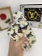 品名：LV..路易..威登原单 材质：原单牛皮腰带 百分百头层牛皮腰带保证真皮，24K纯钢扣，专柜原单品质、做工精细，时尚大牌，送人自用首选 包装： 请认准如图