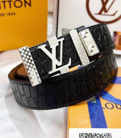 皮带：Lv..路易..威登顶级复刻. 腰带：原单品质百分百头层牛皮，保证真皮。雕花镂空工艺.真空电镀.永不掉色.24K纯钢扣纯手工编织系列双面可用专柜同等质量，