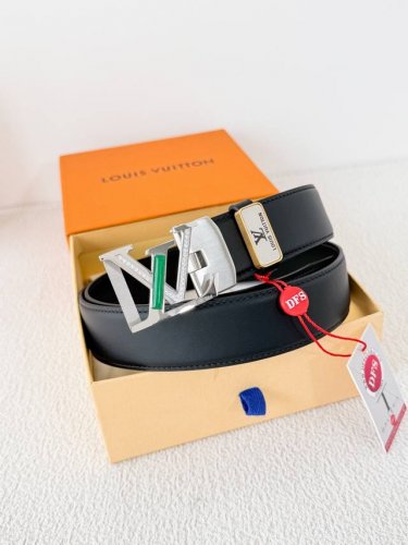 品名：Lv..路易..威登 腰带原单自动带 皮带 型号：自动扣，纯钢材质镶钻自动扣，头层牛皮自动带身，实物拍摄材料：百分百头层牛皮，保证真皮。24K纯钢扣，永不