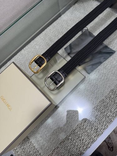 汤姆福特最新网红爆款双面头层牛皮专柜同步3.8宽新款上市了 原版牛皮 搭配铜扣 优雅 大方用的方便 谢谢你转载