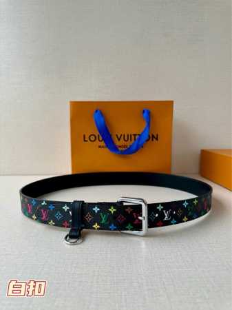 特 3.0宽 Lv X Tm Lv D环腰带以其时尚的魅力增强了各种轮廓。这款配饰属于路易威登与有影响力的日本艺术家Takashi Murakami的合作，他的 - 点击图像关闭