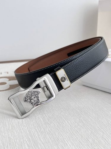 品名：范思哲.Versace.皮带腰带自动皮带 型号：自动带，纯钢材质经典人头自动扣，图片实物拍摄 腰带：百分百头层牛皮，自动带身，保证真皮。24K纯钢扣永不掉