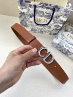 特 宽度3.0Cm Dior 迪奧 爆款平面無線帶身 Saddle两面头层牛皮皮带。 光亮金属“Cd”标志 採用進口雙面頭層牛皮