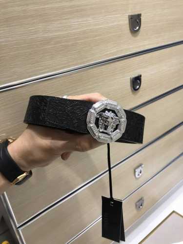 配送专柜包装 打孔针 批专柜同款、实拍专柜官网，尺寸:宽38Mm，原版立体半脸间色美人头扣 ，极富设计美感 ，双面采用进口原版小牛皮压花，彰显个性，清晰美观，皮