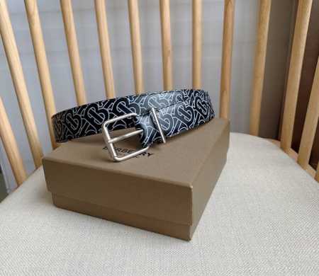 特P210 Burberry 巴宝莉专柜同步上新意大利精制光滑皮革腰带 饰有Thomas Burberry专属标识印花 产自意大利工坊 宽:3.5Cm 精致优雅 - 点击图像关闭