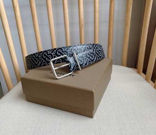 特P210 Burberry 巴宝莉专柜同步上新意大利精制光滑皮革腰带 饰有Thomas Burberry专属标识印花 产自意大利工坊 宽:3.5Cm 精致优雅