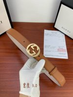 Gucci 此细款腰带用采光头小层牛皮 精制而成，配以双G带扣。宽度 ：3.0 Cm
