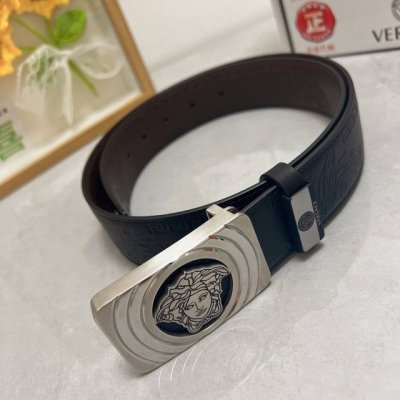 品名：Versace.范思哲 材质：原单牛皮腰带 百分百头层牛皮腰带保证真皮，24K纯钢扣，专柜原单品质、做工精细，时尚大牌，送人自用首选 包装： 请认准如图专