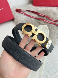 品名：Ferrgamo..菲拉格慕 腰带自动带 皮带 型号：自动扣，纯钢材质自动扣，头层牛皮，自动带身 材料：百分百头层牛皮，保证真皮。24K纯钢扣专柜同等质量