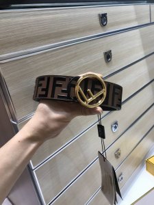配送专柜包装 特批新款 Fd 宽40Mm 标志造型宽皮带。钉扣式带扣。进口小牛磨砂制成，原版浮雕纯手工绘黑色咖啡色Ff 图案，非市场电脑喷印平平没凹凸质感，支持