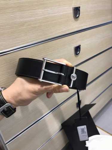 配送专柜包装 打孔针 批专柜同款、实拍专柜官网，尺寸:宽35Mm，原版立体人头针扣 ，极富设计美感 ，双面采用进口原版小牛皮，配制五金戒指，彰显个性，清晰美观，